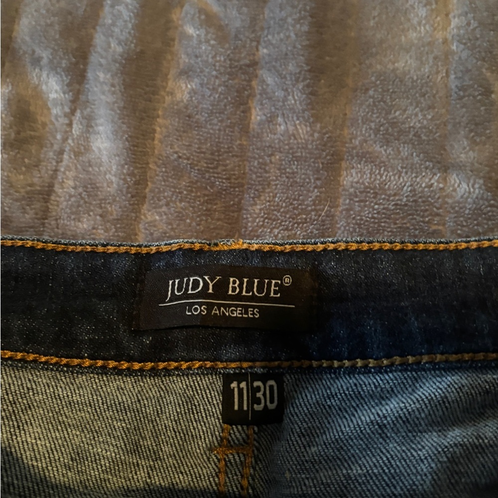 Judy Blue  shark bite jeans - Picture 4 of 6